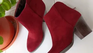 Botines rojos de ante