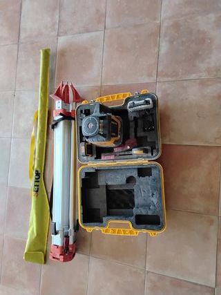 Nivel láser rotativo FRE207 con trípode autonivela