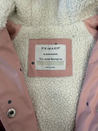 Chubasquero niña rosa con puntos grises