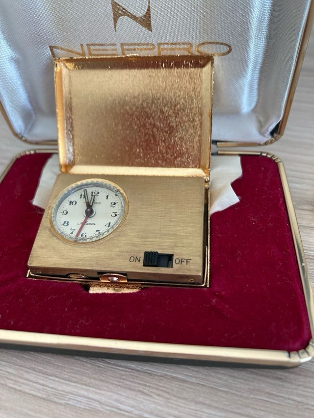 Despertador NEPRO electrónico y pastillero