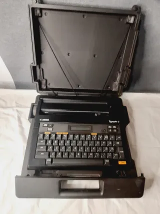 Máquina de escrever Canon Typestar 5