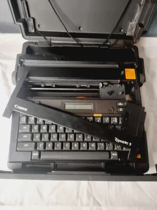Máquina de escrever Canon Typestar 5