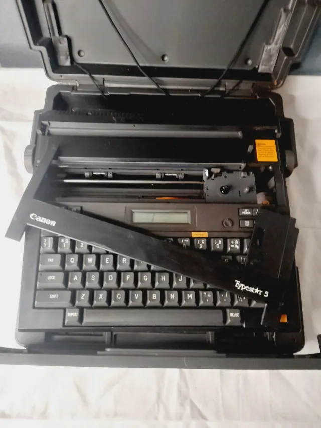 Máquina de escrever Canon Typestar 5