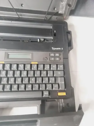 Máquina de escrever Canon Typestar 5