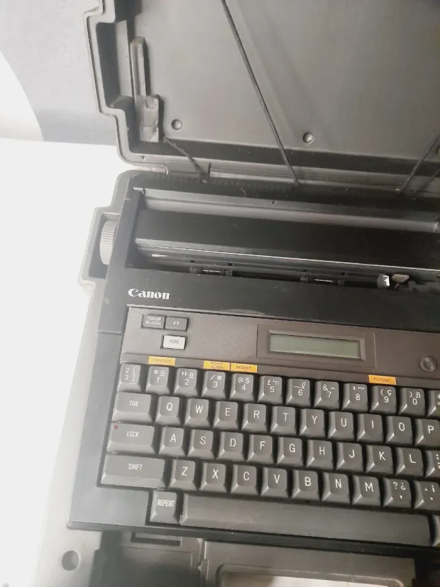 Máquina de escrever Canon Typestar 5