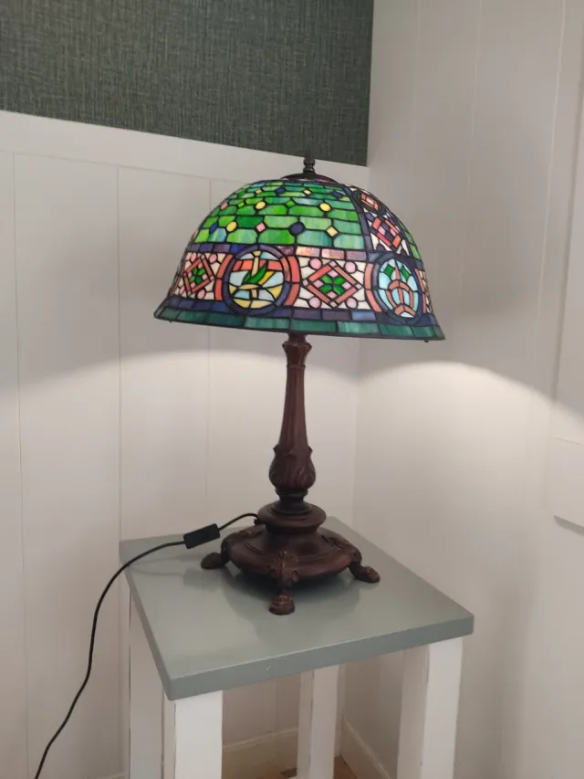 Lámpara de mesa Tiffany cristal y bronce