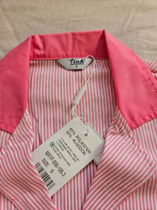 Casaca de trabajo rosa con bolsillos