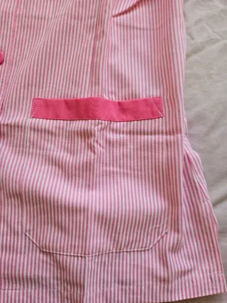 Casaca de trabajo rosa con bolsillos