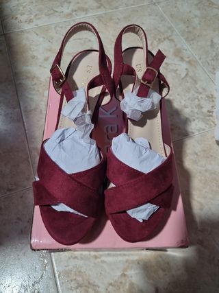Sandalias tacón plataforma.Borgoña