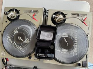 Technics SL-1200MK5 con tapas originales