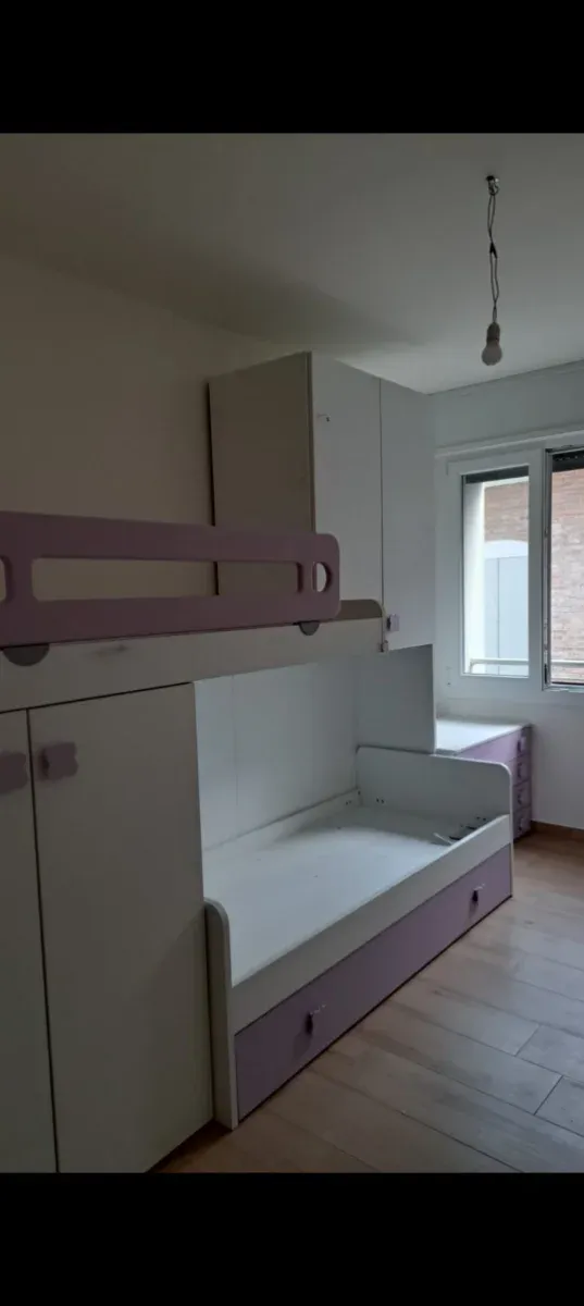 Cameretta a ponte bianca e lilla – 3 letti