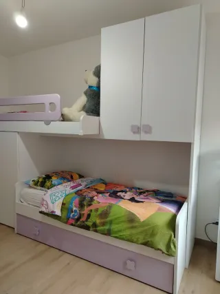 Cameretta a ponte bianca e lilla – 3 letti