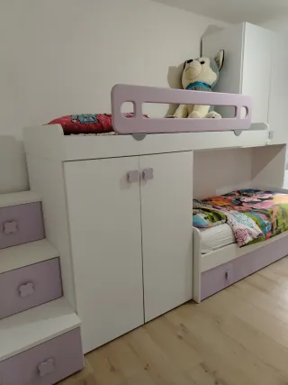 Cameretta a ponte bianca e lilla – 3 letti