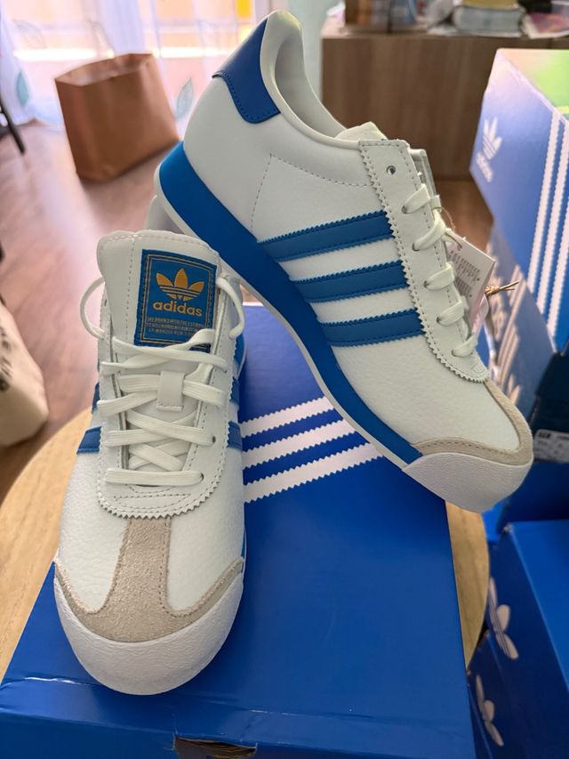 Zapatillas Adidas Blancas y Azules modelo Samoa J