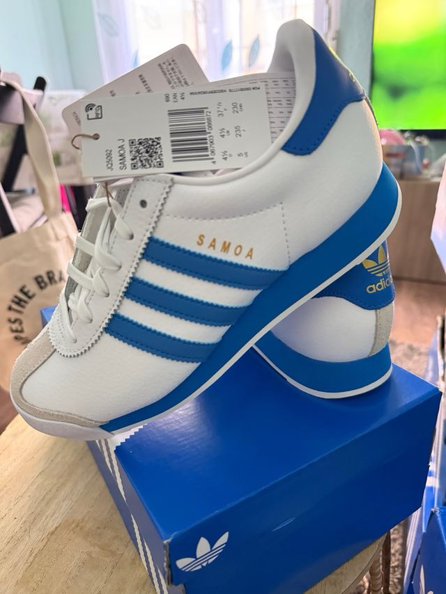 Zapatillas Adidas Blancas y Azules modelo Samoa J