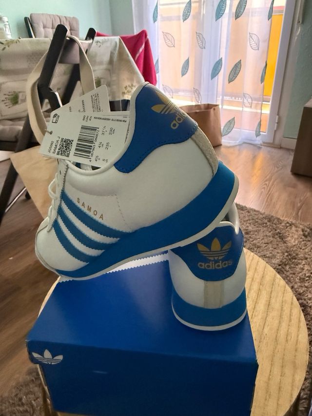 Zapatillas Adidas Blancas y Azules modelo Samoa J