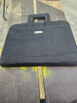 Cartera negro con asas