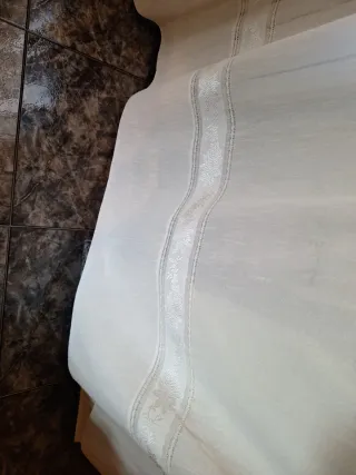 Cortina blanca de tela