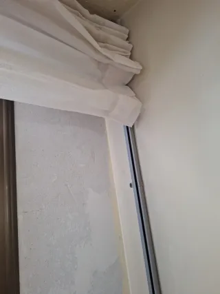 Cortina blanca de tela