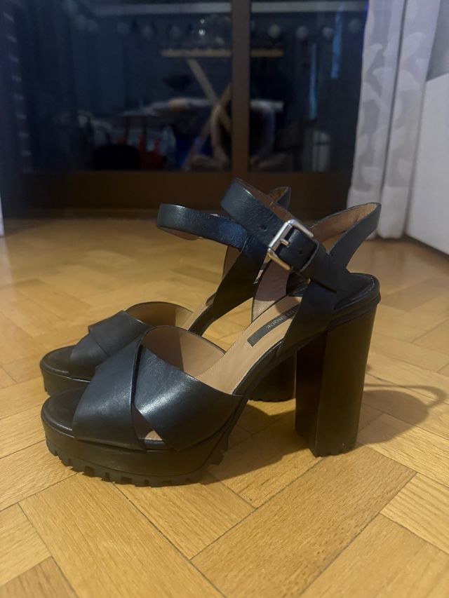 Sandalias UTERQÜE tacón plataforma negras