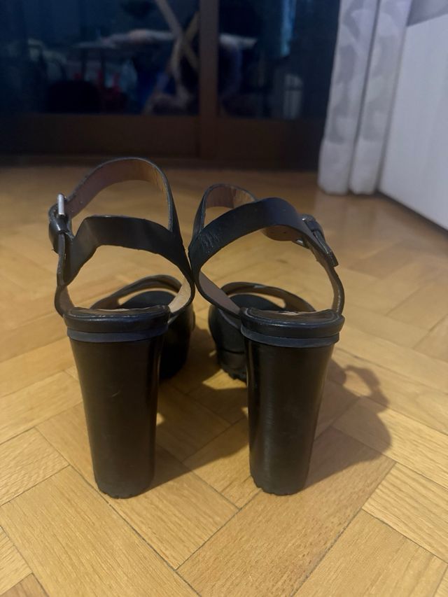 Sandalias UTERQÜE tacón plataforma negras