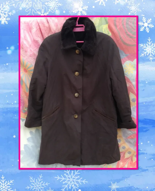 ABRIGO MARRÓN CON INTERIOR Y CUELLO DE PELO