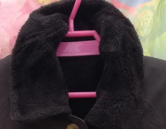 ABRIGO MARRÓN CON INTERIOR Y CUELLO DE PELO