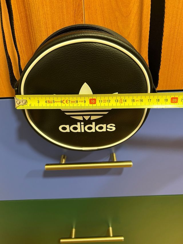 Bolso Adidas redondo negro sin estrenar