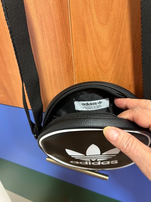 Bolso Adidas redondo negro sin estrenar