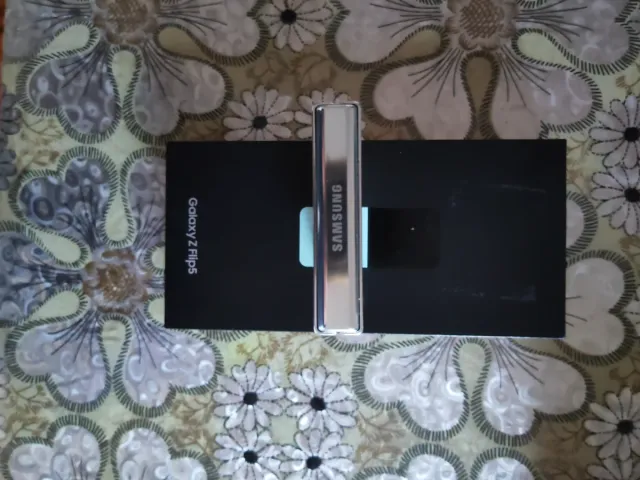 Samsung Galaxy Z Flip 5 Blanco