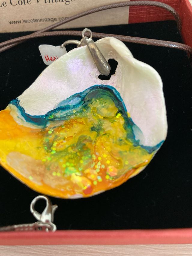 Collar hecho a mano con concha