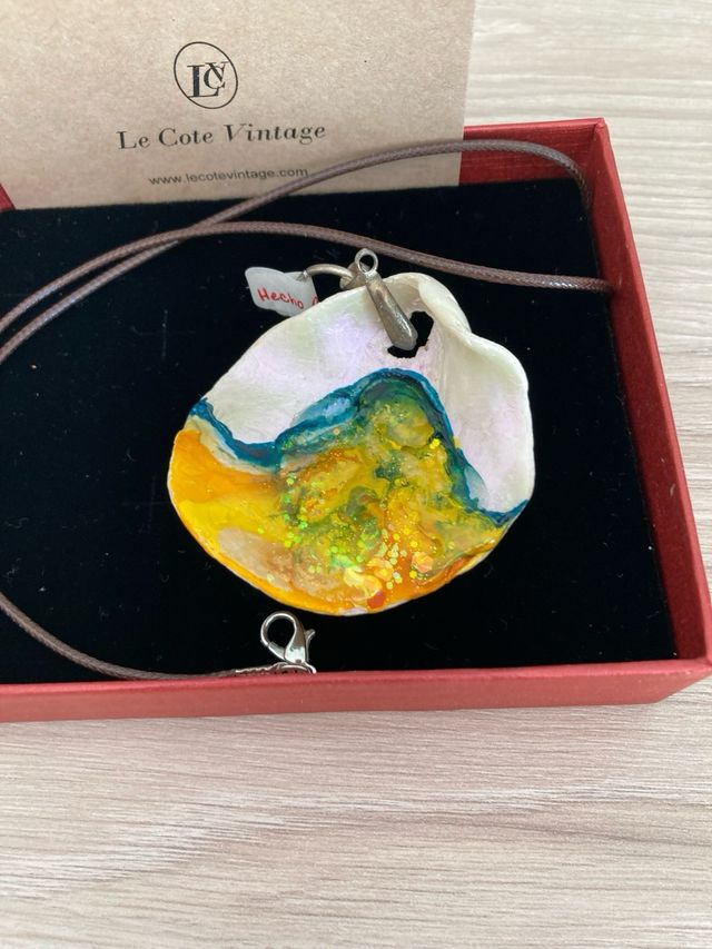 Collar hecho a mano con concha