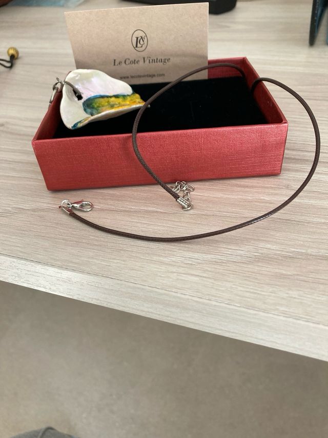 Collar hecho a mano con concha