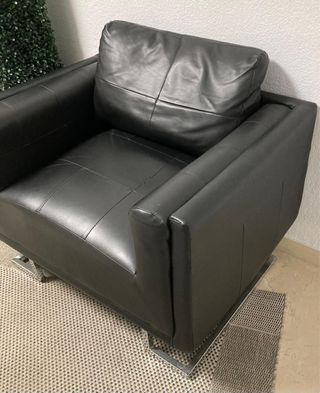 Sillón de piel negro moderno