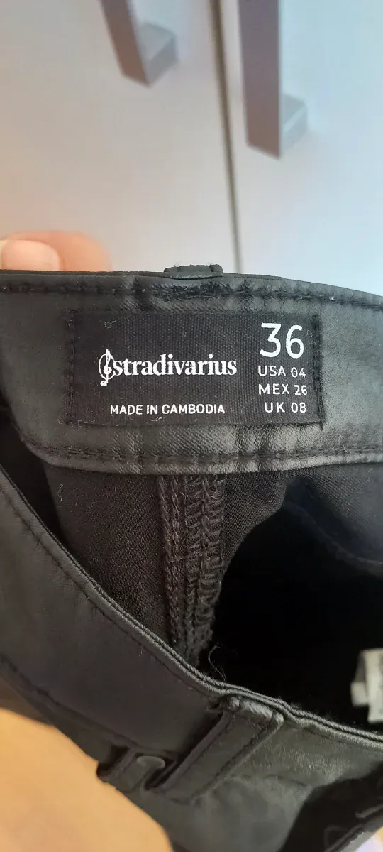 Pantalón efecto piel campana