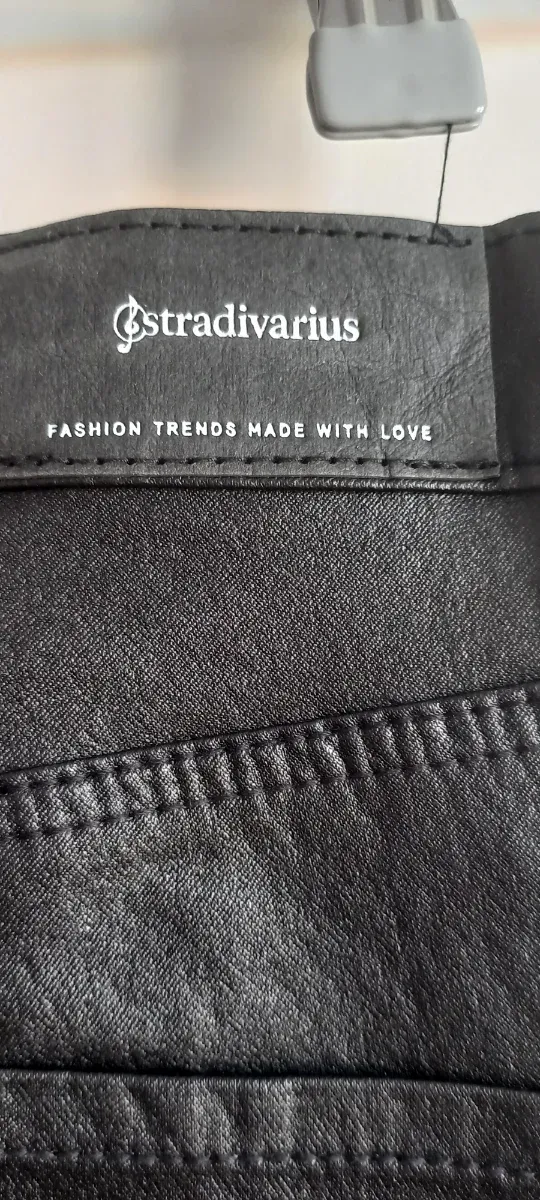 Pantalón efecto piel campana