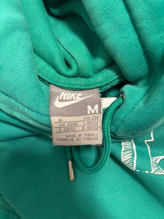 Sudadera Nike con capucha y logo
