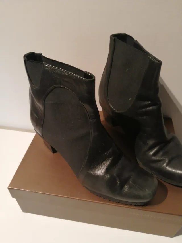 Botines negros de piel marca Audley