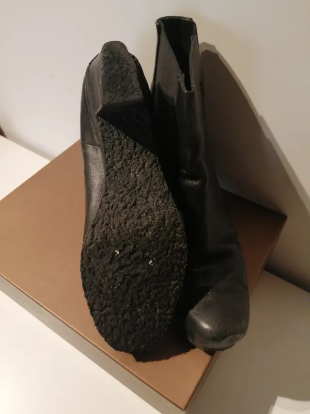 Botines negros de piel marca Audley