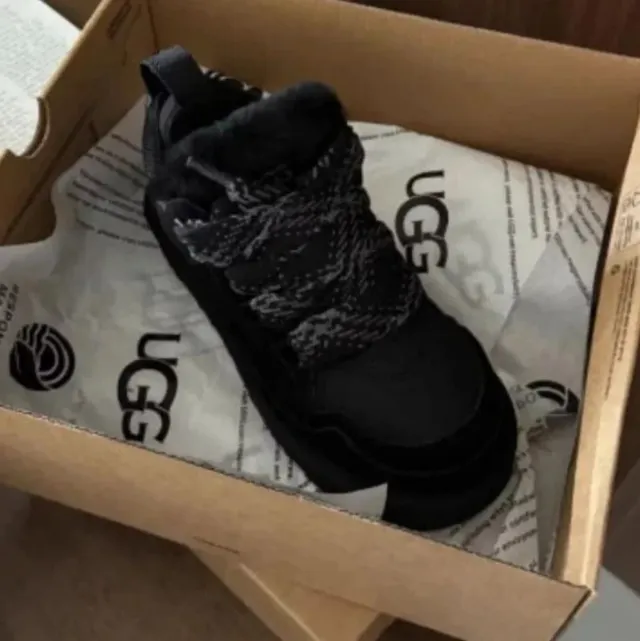 UGG Lowmel Mujer Talla 38 Negro