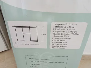 Guardaroba aperto in metallo grigio