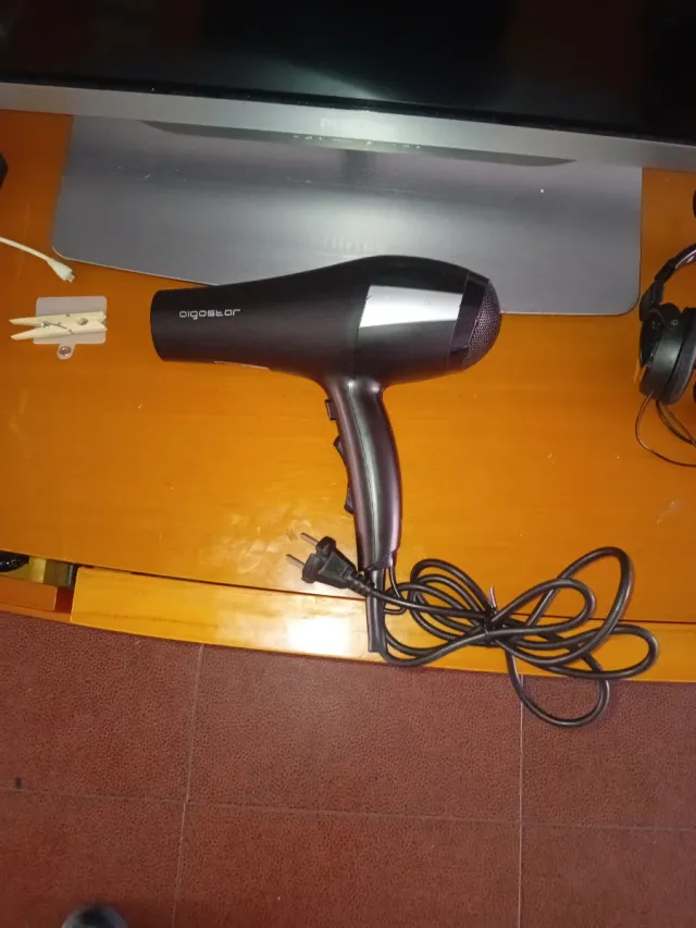 Secador de pelo Aigostar negro