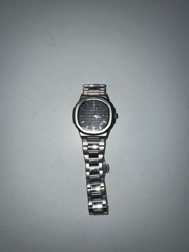 Reloj Poedagar Negro y Plateado Nuevo