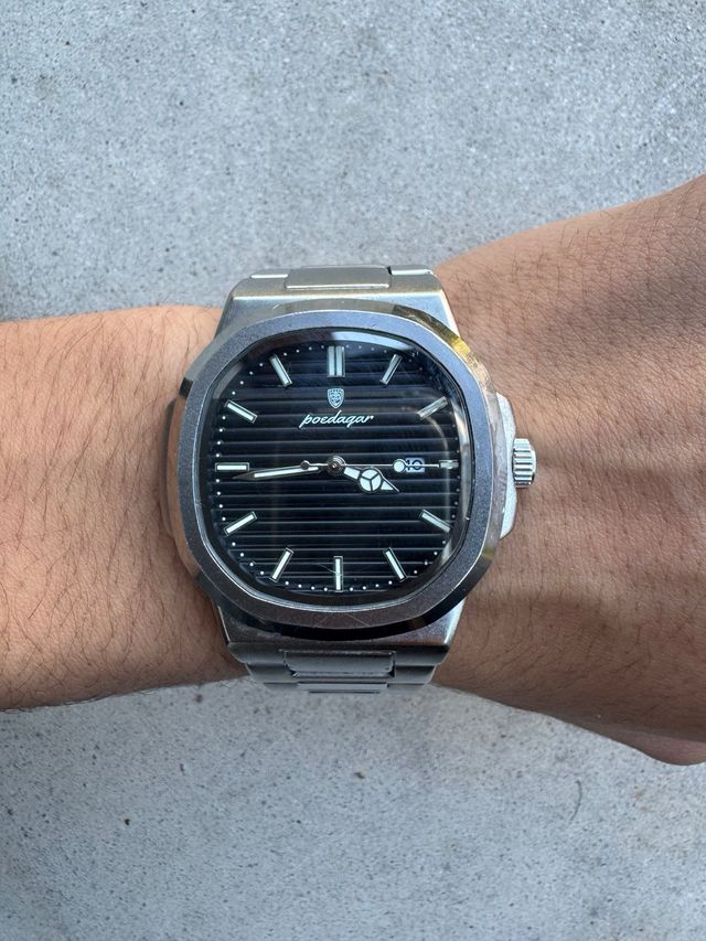 Reloj Poedagar Negro y Plateado Nuevo