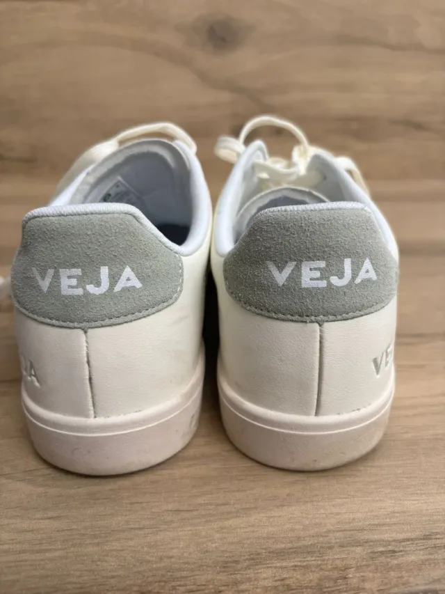 Zapatillas Veja Blancas y Gris