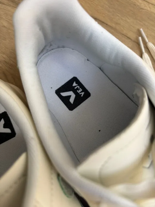 Zapatillas Veja Blancas y Gris