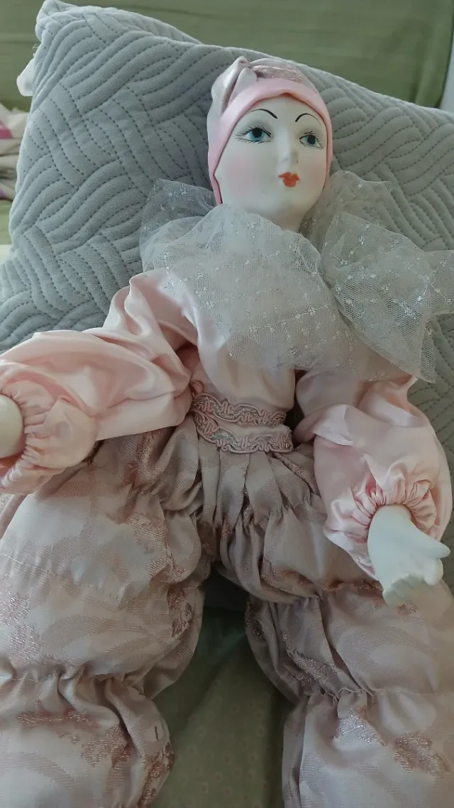Muñeca Arlequín de Porcelana Rosa