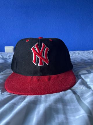 Gorro Supreme y Gorra New York Yankees