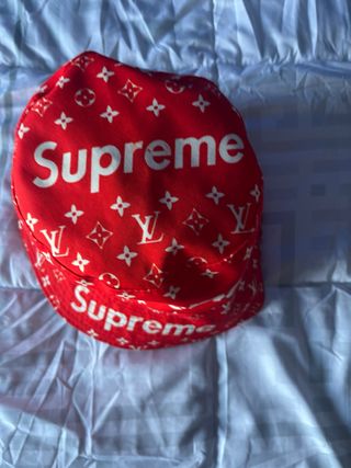 Gorro Supreme y Gorra New York Yankees