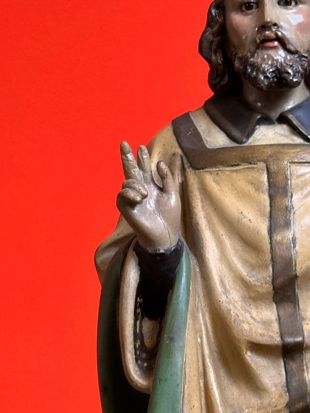 Antica scultura di San Nicola di Olot